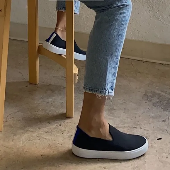 EUC Rothy’s The Original Slip On Sneaker in Navy