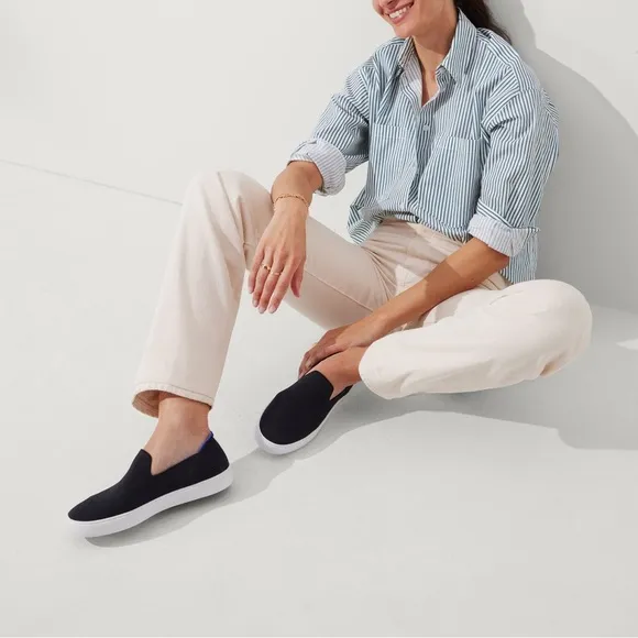 EUC Rothy’s The Original Slip On Sneaker in Navy