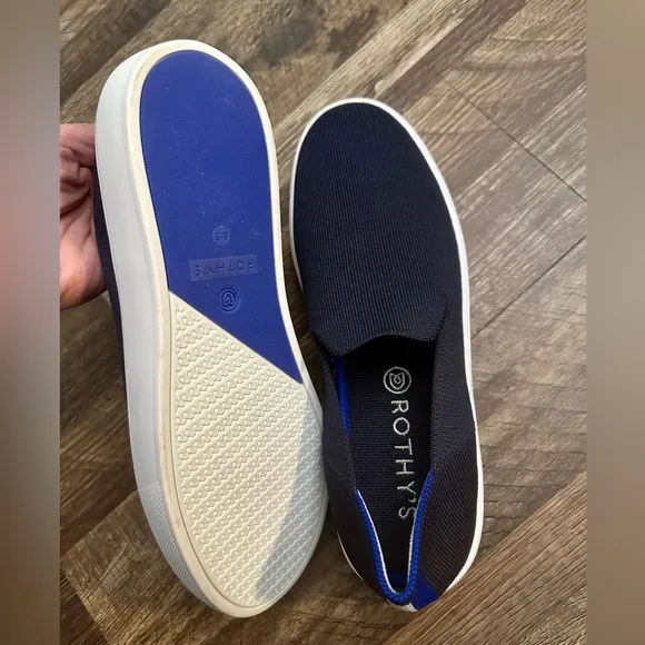 EUC Rothy’s The Original Slip On Sneaker in Navy