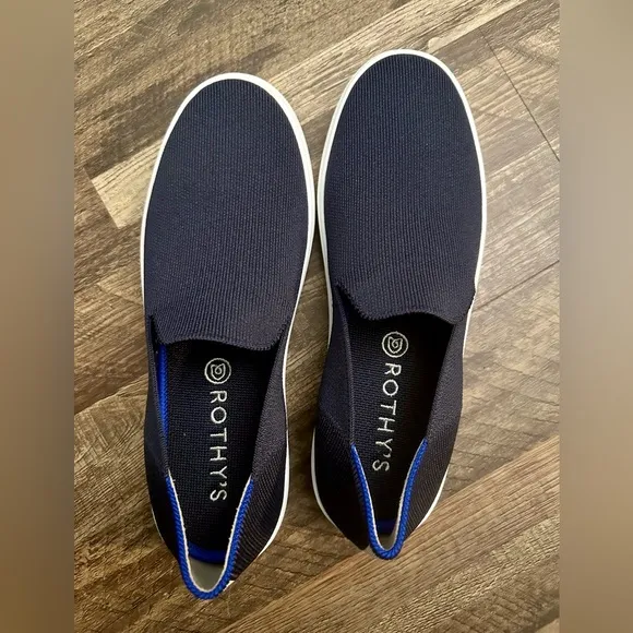 EUC Rothy’s The Original Slip On Sneaker in Navy