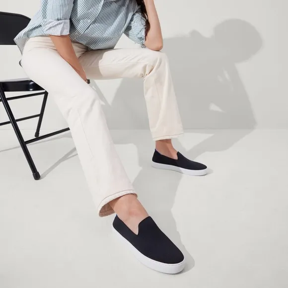 EUC Rothy’s The Original Slip On Sneaker in Navy