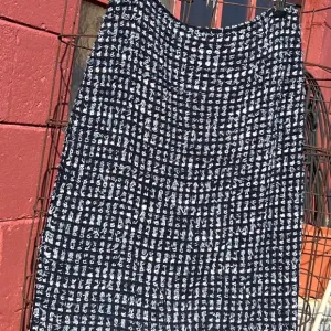 Fabulous St Johns boucle pencil skirt, size 2, Black and white tweed