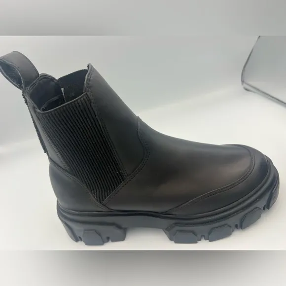 Farm Rio Chelsea Boots Black Beaded Lug Sole Women’s Size 7.5 Made In Brazil NEW