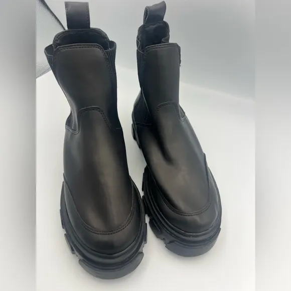 Farm Rio Chelsea Boots Black Beaded Lug Sole Women’s Size 7.5 Made In Brazil NEW