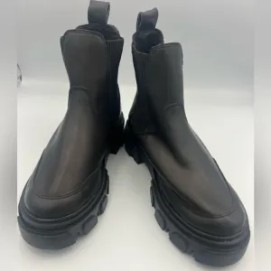 Farm Rio Chelsea Boots Black Beaded Lug Sole Women’s Size 7.5 Made In Brazil NEW