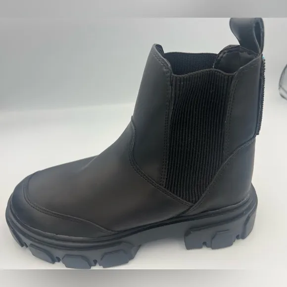 Farm Rio Chelsea Boots Black Beaded Lug Sole Women’s Size 7.5 Made In Brazil NEW