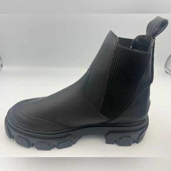 Farm Rio Chelsea Boots Black Beaded Lug Sole Women’s Size 7.5 Made In Brazil NEW