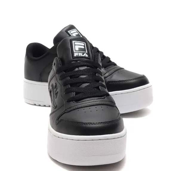Fila Fx-115 Dsx Women's Platform Sneakers. Sizes 10 . New with box.Perforations