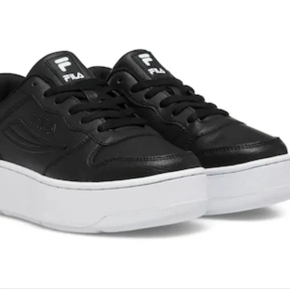 Fila Fx-115 Dsx Women's Platform Sneakers. Sizes 10 . New with box.Perforations