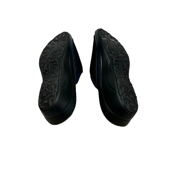 Fly Flot Slip On Sandals