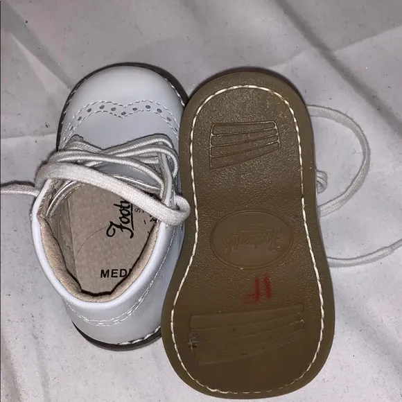 Footmates baby walking shoes medium size 2.5