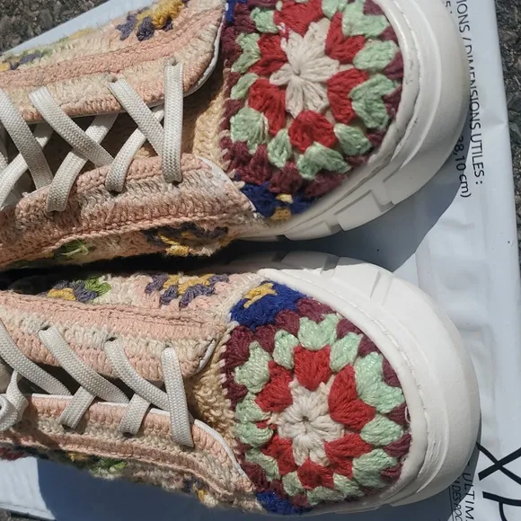 Free People Catch Me If You Can Crochet Platform Sneakers Size 7.5