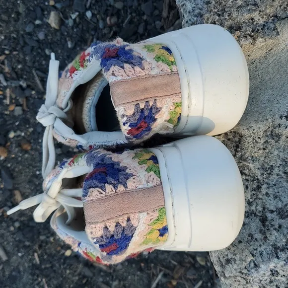 Free People Catch Me If You Can Crochet Platform Sneakers Size 7.5