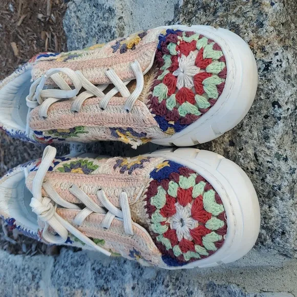 Free People Catch Me If You Can Crochet Platform Sneakers Size 7.5