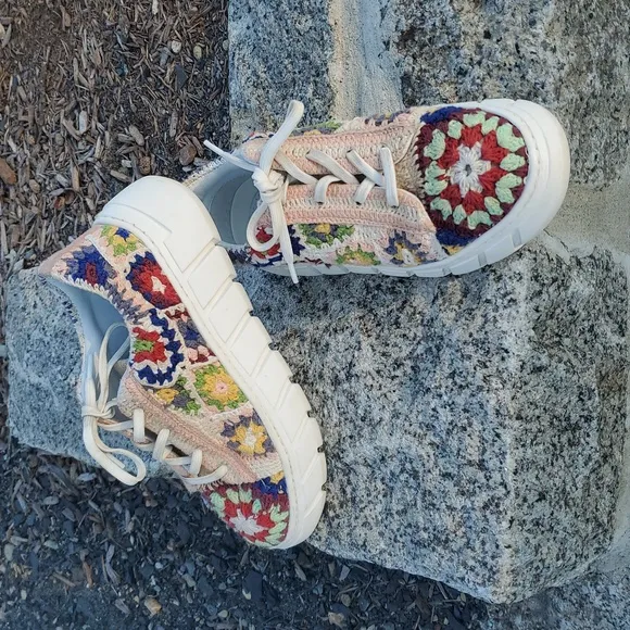 Free People Catch Me If You Can Crochet Platform Sneakers Size 7.5