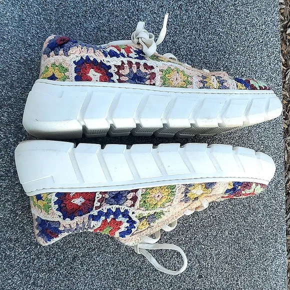 Free People Catch Me If You Can Crochet Platform Sneakers Size 7.5