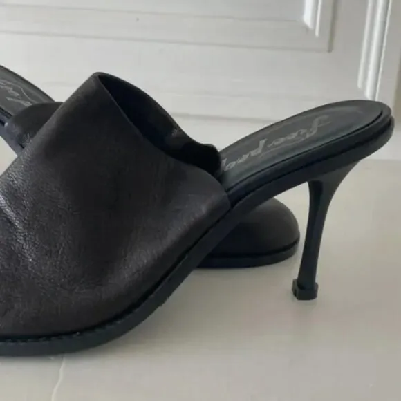 Free People Leila Slip On Stiletto Heeled Slouchy Mule Black Women Size 8.5 NWOT