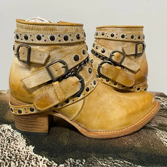 Freebird Banana Sandra Boots Size 9
