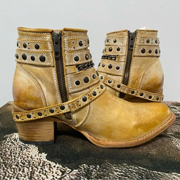 Freebird Banana Sandra Boots Size 9