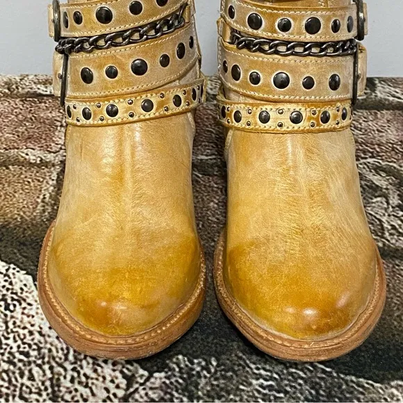 Freebird Banana Sandra Boots Size 9