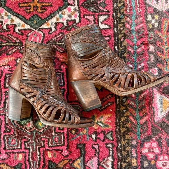 Freebird by Steven BELLA Brown Sandals with heel size 8 boho leather festival