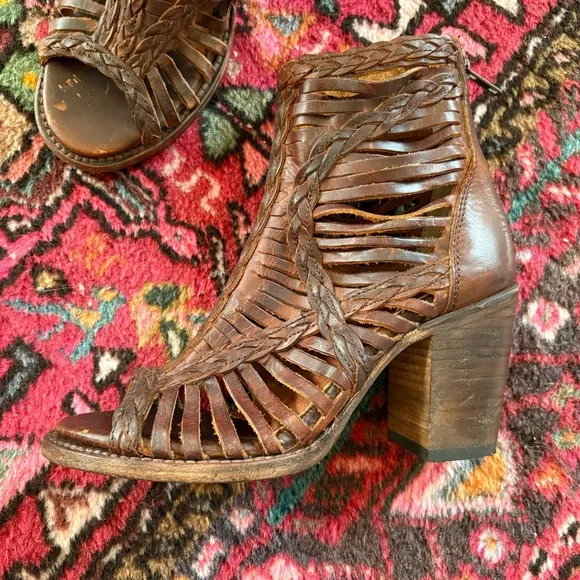 Freebird by Steven BELLA Brown Sandals with heel size 8 boho leather festival