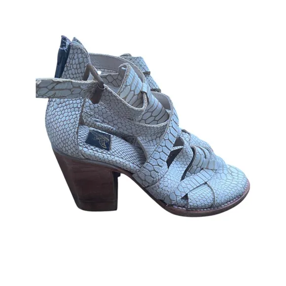 FreeBird Rare Claw White Python Snake Heel Sandals size 8