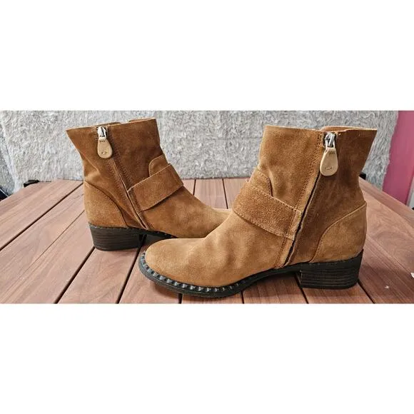 Gentle Souls by Kenneth Cole Benton Slit Moto Boots Booties Brown Suede sz 8.5