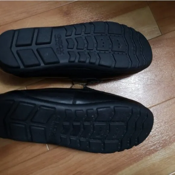 GEOX boys slip on dress shoes worn once, Euro SZ 32 equal to 13 k…