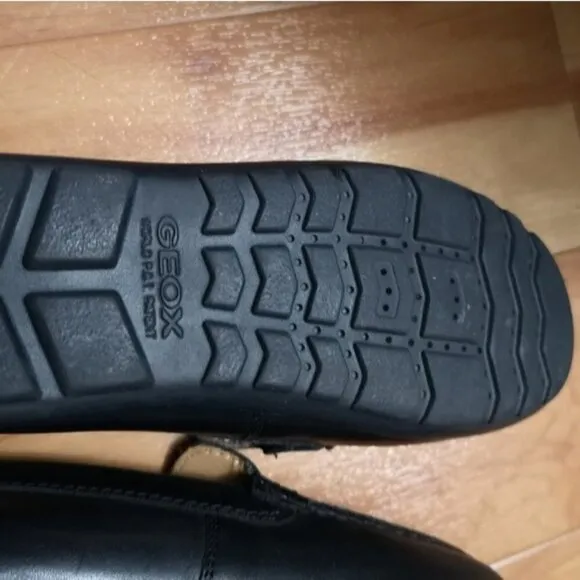 GEOX boys slip on dress shoes worn once, Euro SZ 32 equal to 13 k…