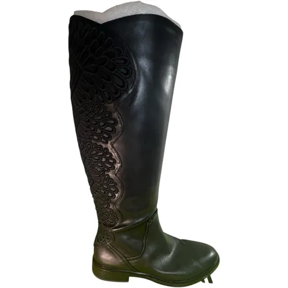 Gianni Bini Alybeth Boots 8.5 black low heel new in box embroidered leather