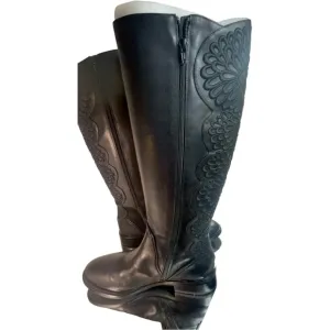 Gianni Bini Alybeth Boots 8.5 black low heel new in box embroidered leather