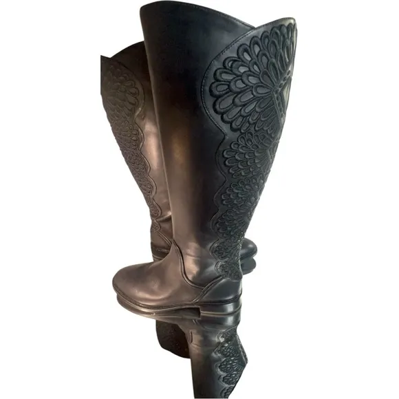 Gianni Bini Alybeth Boots 8.5 black low heel new in box embroidered leather