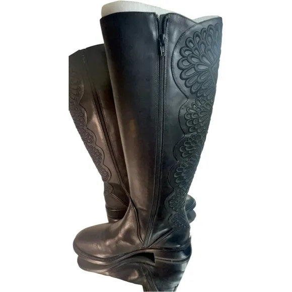 Gianni Bini Alybeth Boots 8.5 black low heel new in box embroidered leather