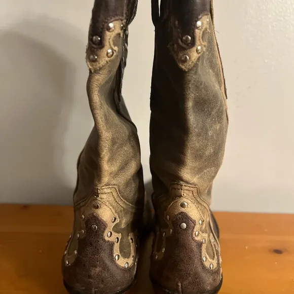 Gianni Bini Suede Western Style Tall Studded Snip Toe Designer Boots Sz 7