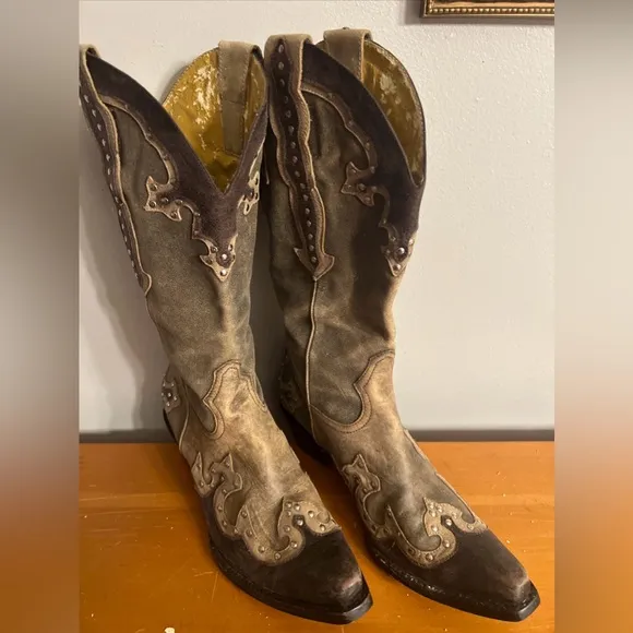 Gianni Bini Suede Western Style Tall Studded Snip Toe Designer Boots Sz 7