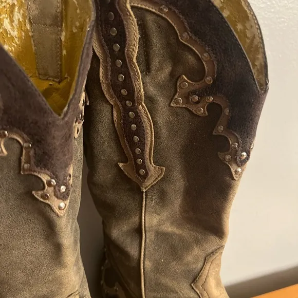 Gianni Bini Suede Western Style Tall Studded Snip Toe Designer Boots Sz 7