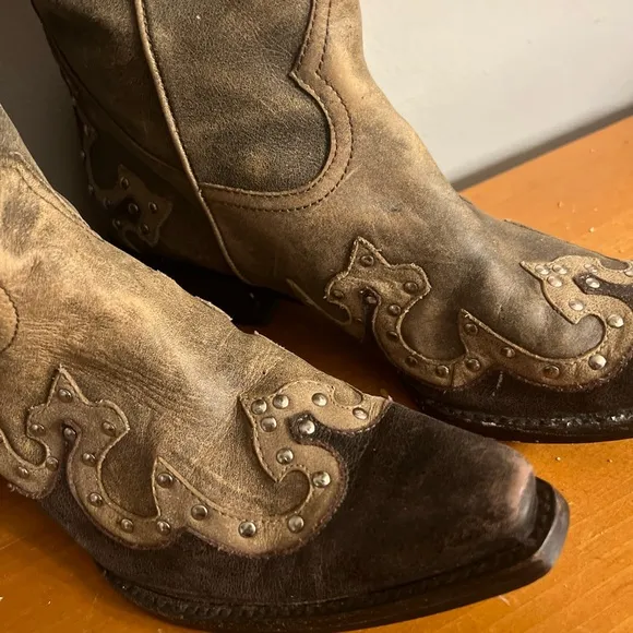 Gianni Bini Suede Western Style Tall Studded Snip Toe Designer Boots Sz 7
