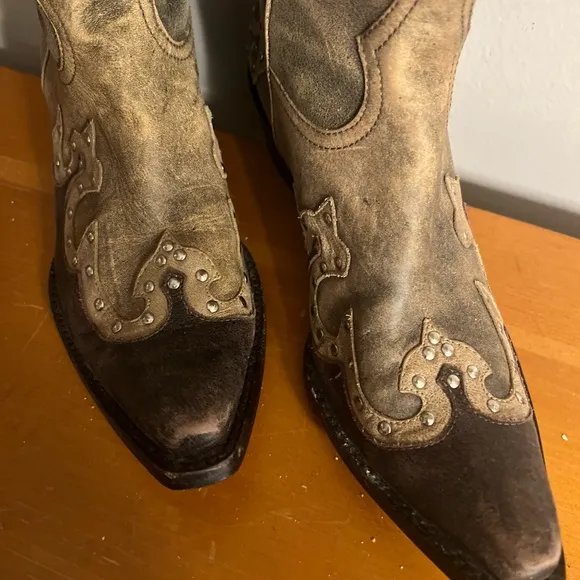 Gianni Bini Suede Western Style Tall Studded Snip Toe Designer Boots Sz 7