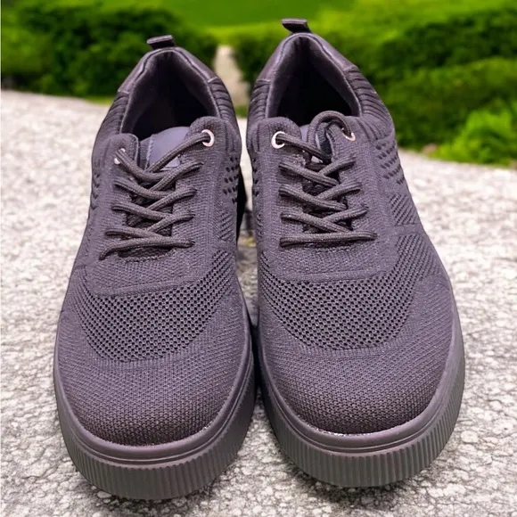 Gioan Roca Women’s Black Platform Walking Sneakers Size 7.