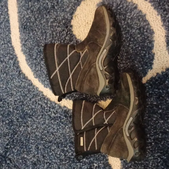 Girls merrell Black boots Toddler SZ 10