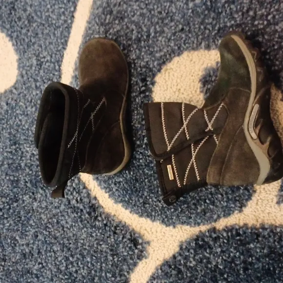 Girls merrell Black boots Toddler SZ 10