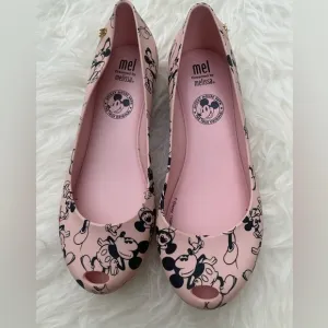 Girls pink jelly shoes with a cute Mickey Mouse print by Mini Melissa.