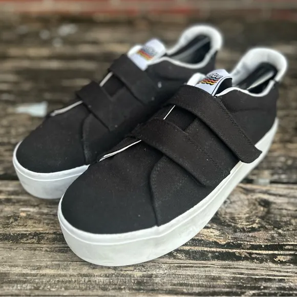 GOATS WOMEN 305W BLACK &amp; White Canvas PLATFORM HOOK AND LOOP SNEAKERS SIZE 9.5