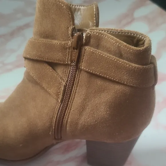 GUC Gianni Bini Brown Suede Strap Accents Chunky Heel Anklet Sz 9.5M