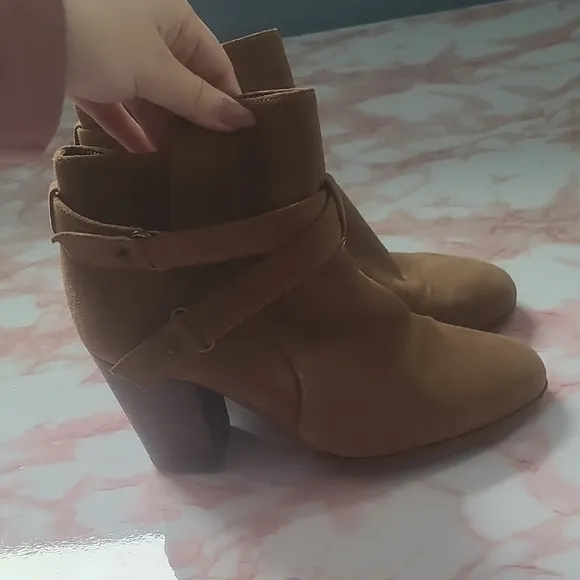 GUC Gianni Bini Brown Suede Strap Accents Chunky Heel Anklet Sz 9.5M