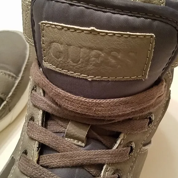 Guess  Sneaker