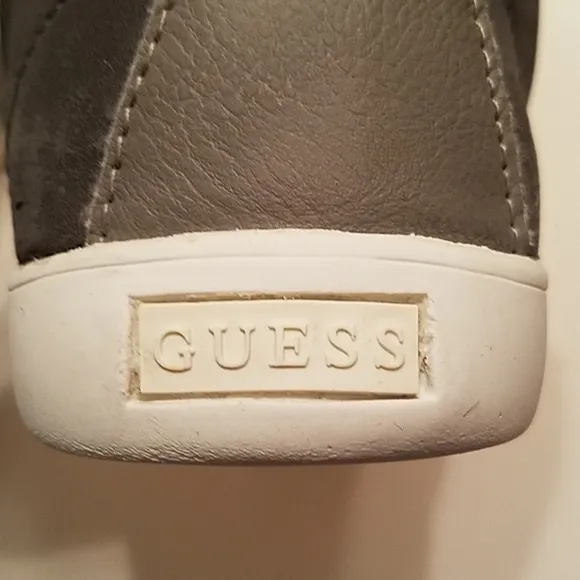 Guess  Sneaker