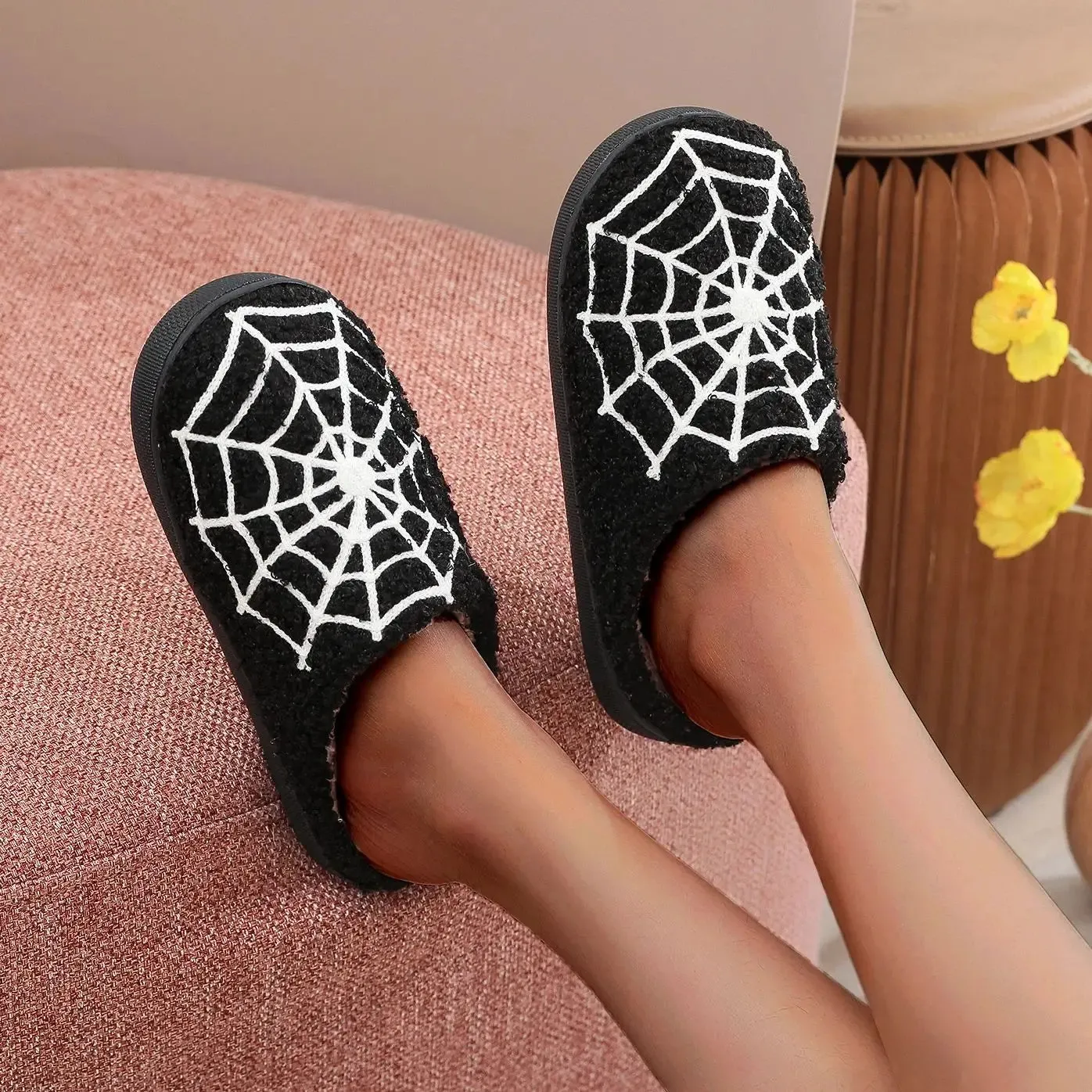 Halloween Spider Web Pattern Horror Pubon Atmosphere fashion Embroidery stuffed Home Thick-soled Cozy Furry Cotton Slippers Personality Warm Non-slip Indoor Slippers Men Women Can Wear Christmas Day Gift