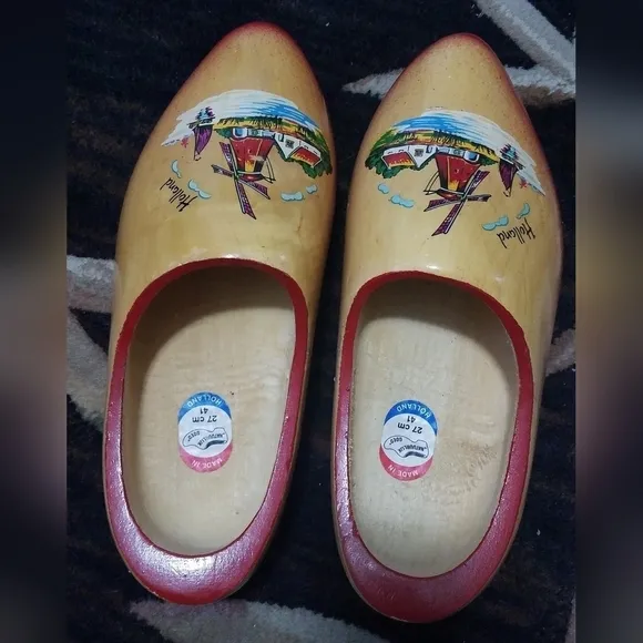 Handmade Seaside Scene Wooden Shoes frm Netherlands sz 41cm or 10.5 to 11 in US.